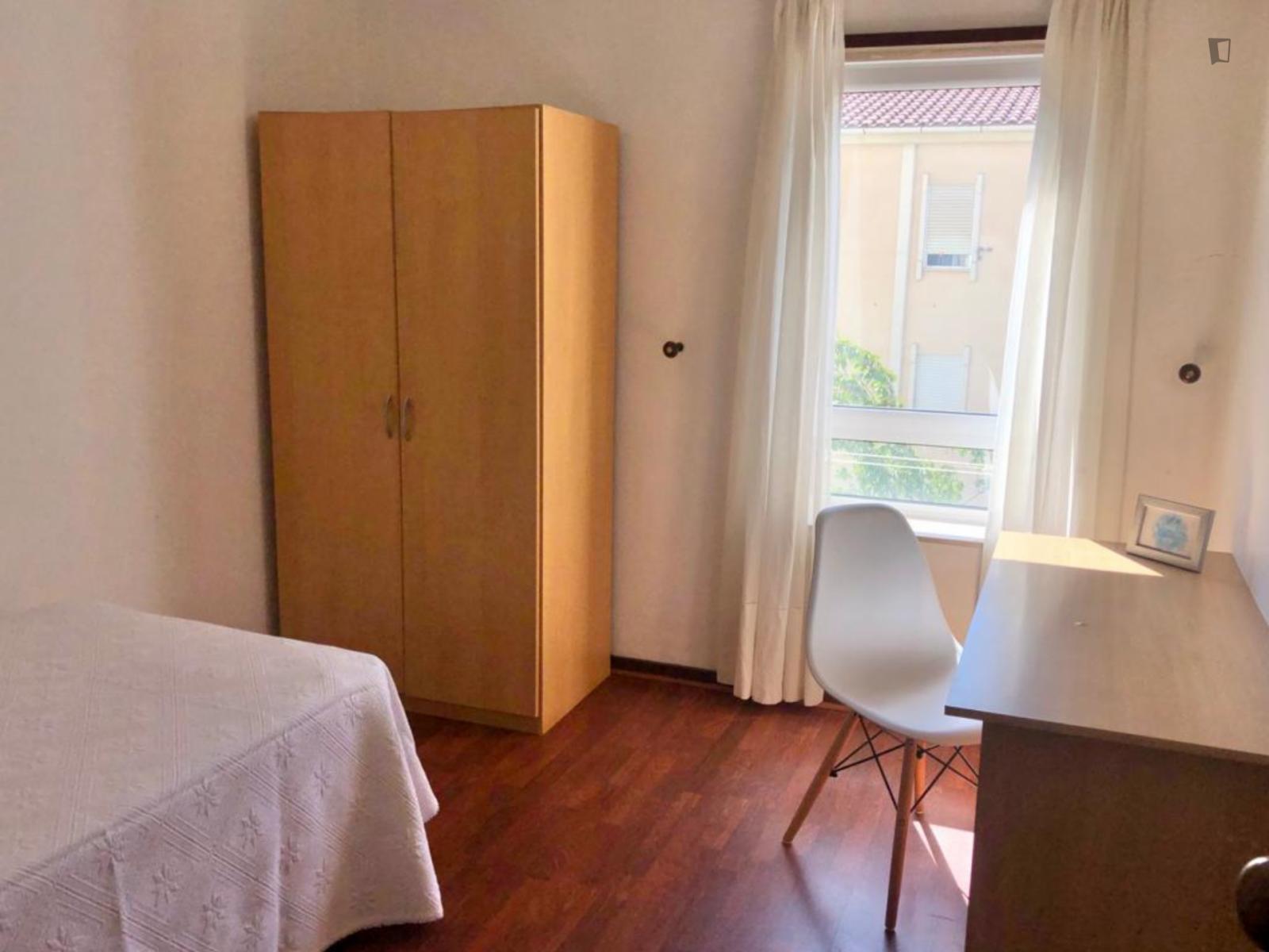 Neat Single Bedroom In Olivais - 2