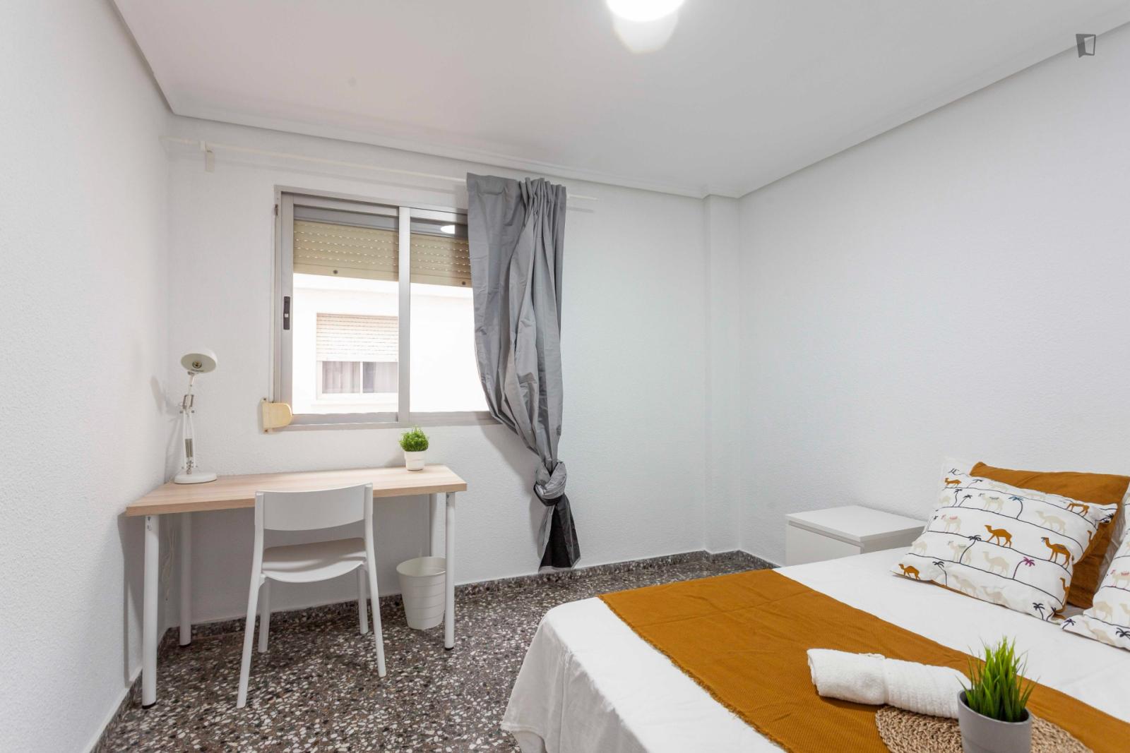 Quiet Double Bedroom In A 5-Bedroom Apartment In Patraix - Quiet double bedroom in a 5-Bedroom apartment in Patraix - Gallery - 1