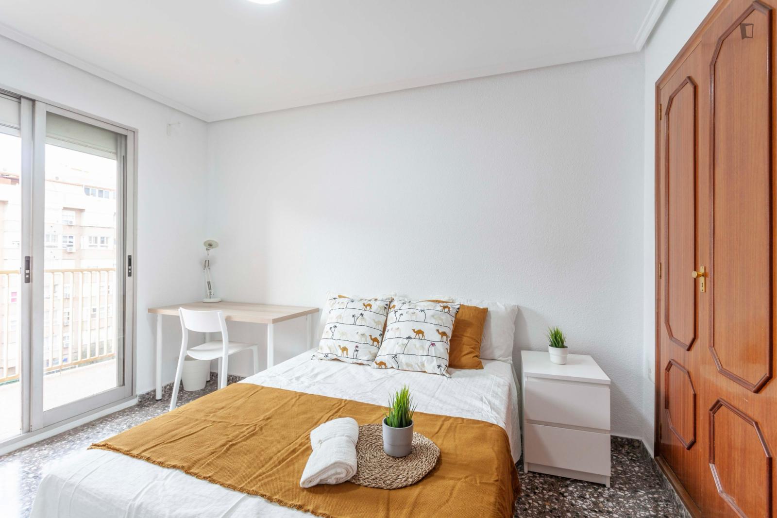  Bright Double Bedroom With Balcony, In A 5-Bedroom Apartment Close To Patraix Metro Station  -  Bright double bedroom with balcony, in a 5-Bedroom apartment close to Patraix metro station  - Gallery -  1