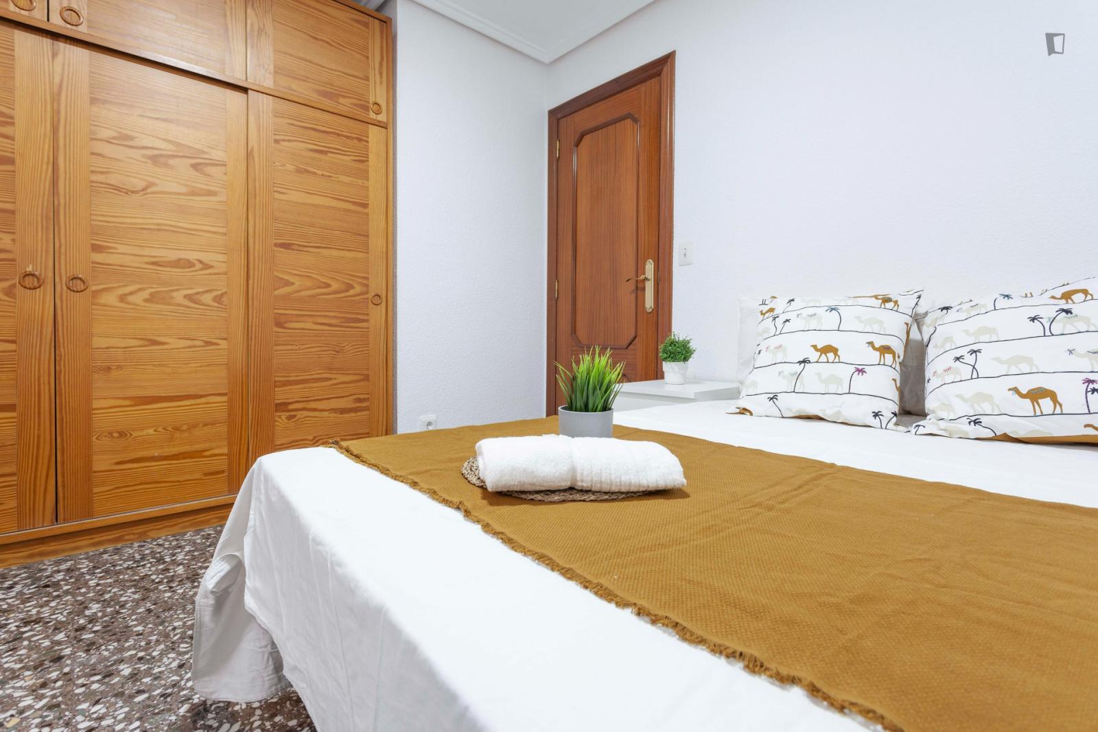 Cosy Double Bedroom In A 5-Bedroom Apartment, In Patraix - Cosy double bedroom in a 5-Bedroom apartment, in Patraix - Gallery - 1