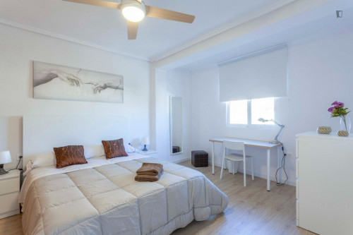 Lovely 3-Bedroom apartment with balcony, close to Valencia Polytechnic University