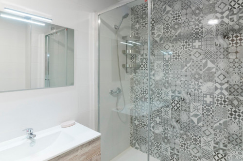 Double bedroom in a 6-bedroom flat, in Pacifico - Gallery - 8