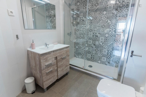 Double bedroom in a 6-bedroom flat, in Pacifico - Gallery - 13