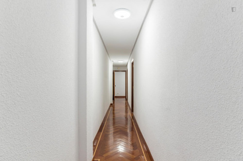 Double bedroom in a 6-bedroom flat, in Pacifico - Gallery - 2