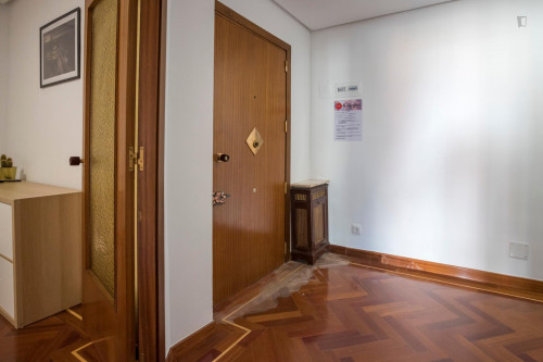 Double bedroom in a 6-bedroom flat, in Pacifico - Gallery - 4