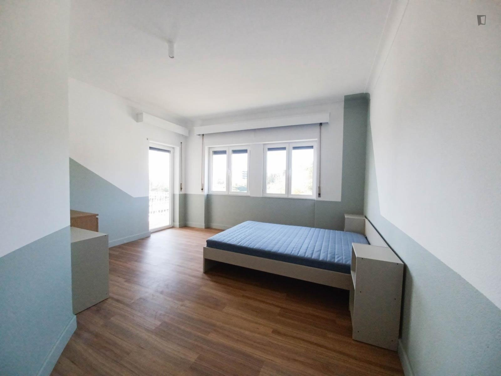 Spacious Double Bedroom, With Balcony, Close To Universidade Do Minho - Campus De Azurém - Spacious double bedroom, with balcony, close to Universidade do Minho - Campus de Azurém - Gallery - 1