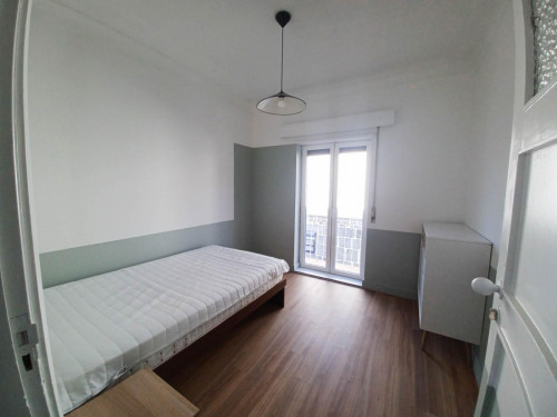 Bright double bedroom, with balcony, next to Universidade do Minho - Campus de Azurém
