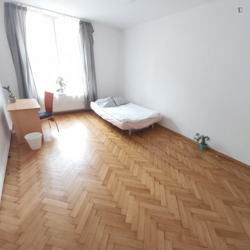 Big double bedroom in a 3-Bedroom apartment, next to Jewish Quarter