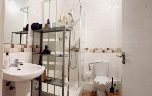 Very nice double bedroom in an 8-bedroom flat, in the Cortes neighbourhood - Gallery - 26
