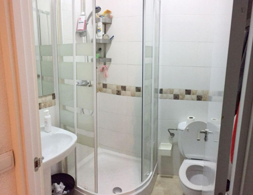 Very nice double bedroom in an 8-bedroom flat, in the Cortes neighbourhood - Gallery - 24