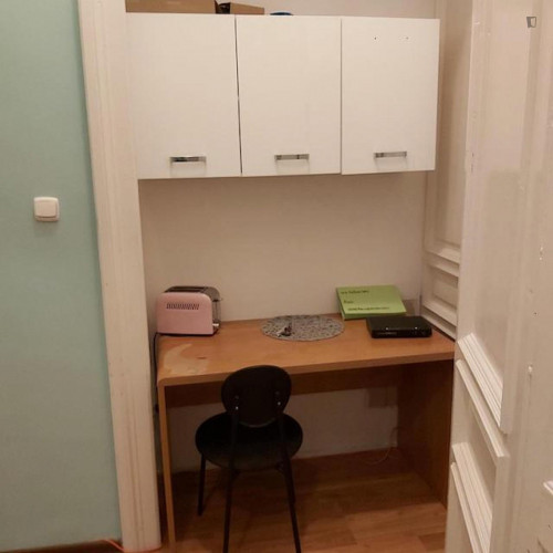 Comfy double bedroom in a 4-Bedroom apartment right next to the Main Square - Gallery - 8