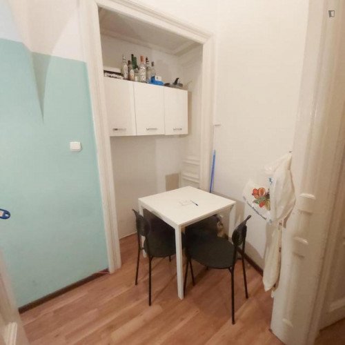 Comfy double bedroom in a 4-Bedroom apartment right next to the Main Square - Gallery - 7