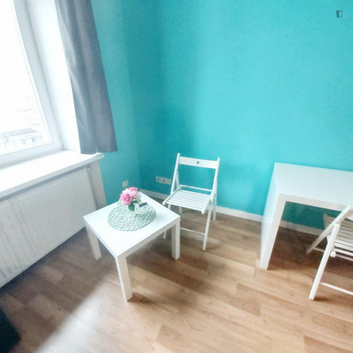 Comfy double bedroom in a 4-Bedroom apartment right next to the Main Square