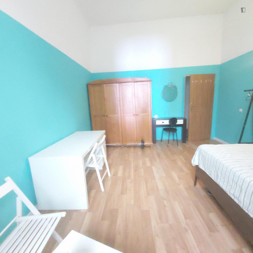 Comfy double bedroom in a 4-Bedroom apartment right next to the Main Square