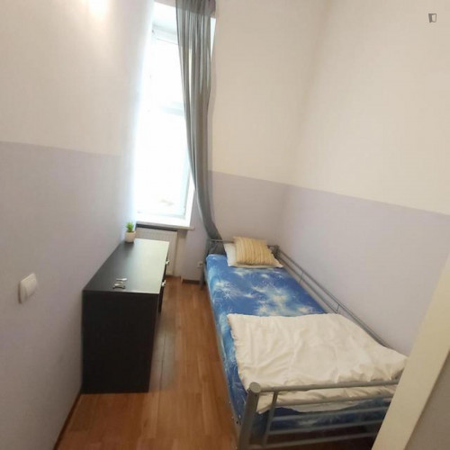 Cosy single bedroom in a 4-Bedroom apartment, right in the centre