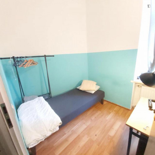 Nice single bedroom in a 4-Bedroom apartment, close to Uniwersytet Jagielloński