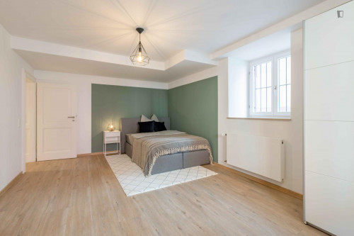 Spacious double bedroom in Frankfurt