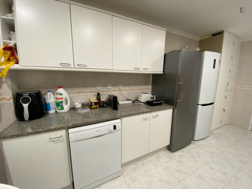 Inviting double bedroom in a 6-bedroom apartment near Arroios metro station