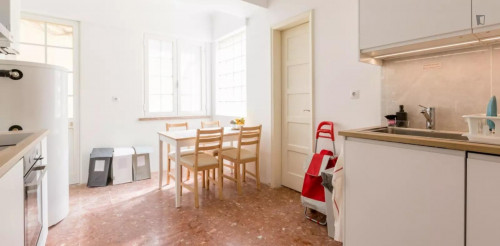Comfy single bedroom in a 7-bedroom apartment near Intendente metro station