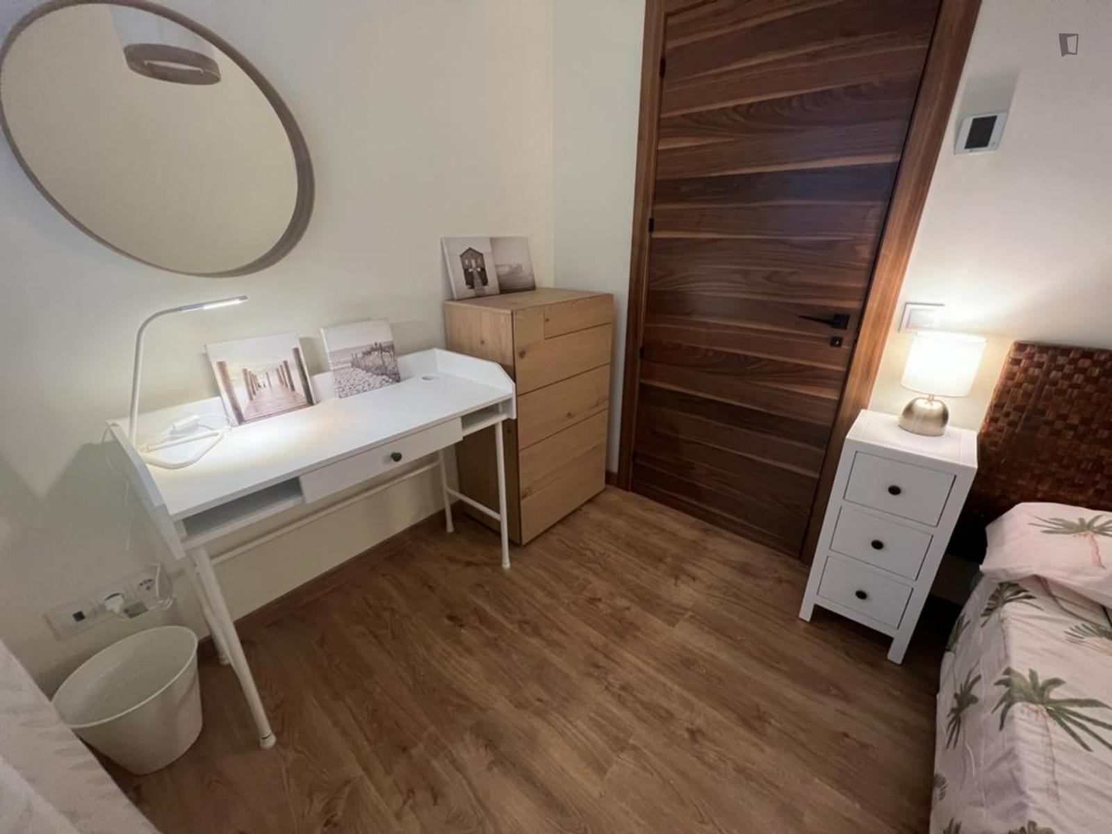 Excellent Single Bedroom In La Petxina - Excellent single bedroom in La Petxina - Gallery - 1