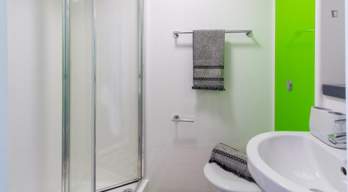 Lovely double ensuite bedroom in a residence, close to Leamington Spa train station  - Gallery -  5