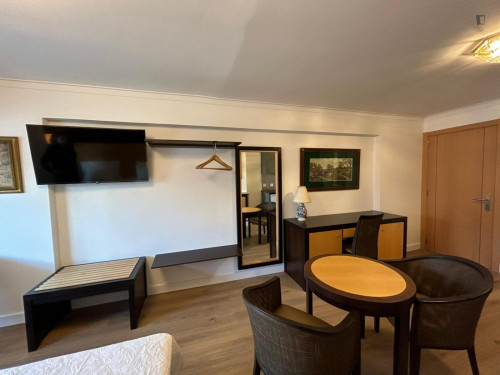 Nice studio with fireplace in Carnaxide