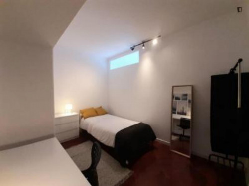 Comfy single bedroom near the Anjos metro