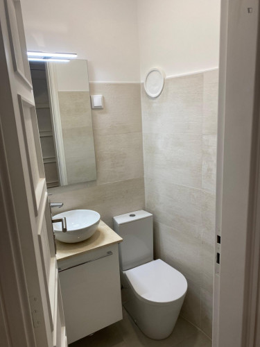 Comfy single bedroom near the Anjos metro - Gallery - 12