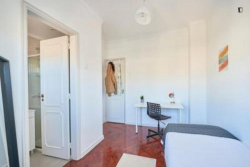 Pleasant double bedroom in trendy Arroios