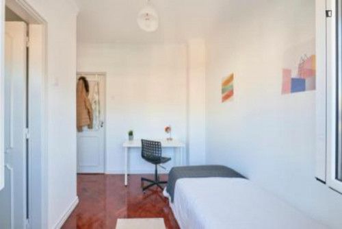 Pleasant double bedroom in trendy Arroios
