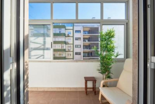 Amazing double bedroom in popular Arroios