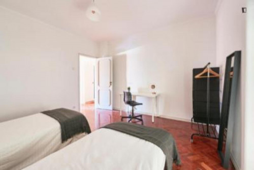 Amazing double bedroom in popular Arroios