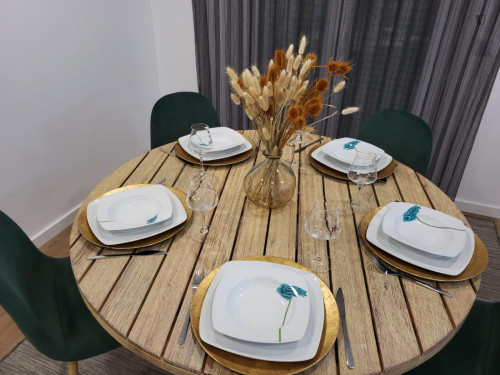 Large 2-bedroom apartment in residential Azeitão
