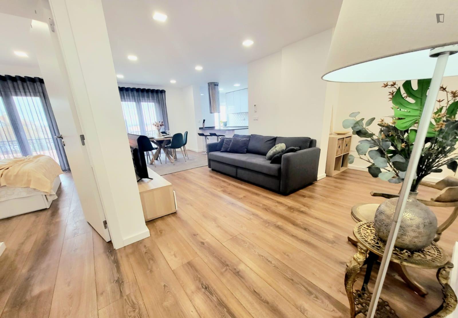 Large 2-Bedroom Apartment In Residential Azeitão - 1