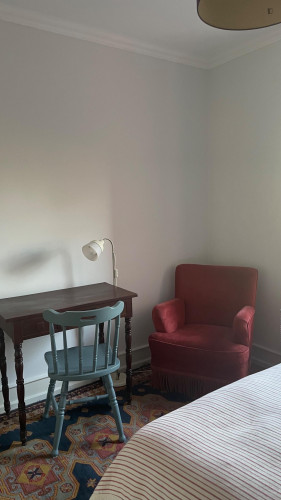 Cosy double bedroom in a renovated apartment near Areeiro metro station