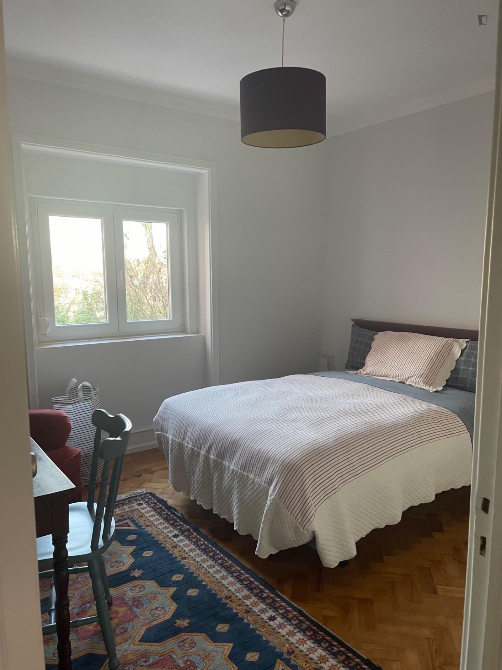 Cosy Double Bedroom In A Renovated Apartment Near Areeiro Metro Station - 1