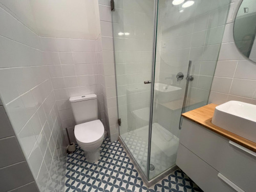 Large double ensuite bedroom close to Shopping Cidade do Porto  - Gallery -  5