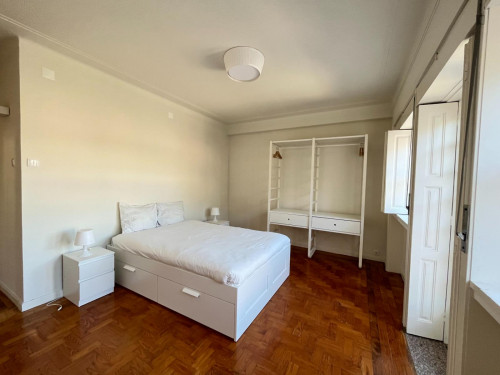 Big double ensuite bedroom near Casa da Musica metro station  - Gallery -  5
