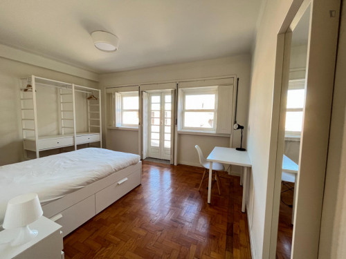 Big double ensuite bedroom near Casa da Musica metro station