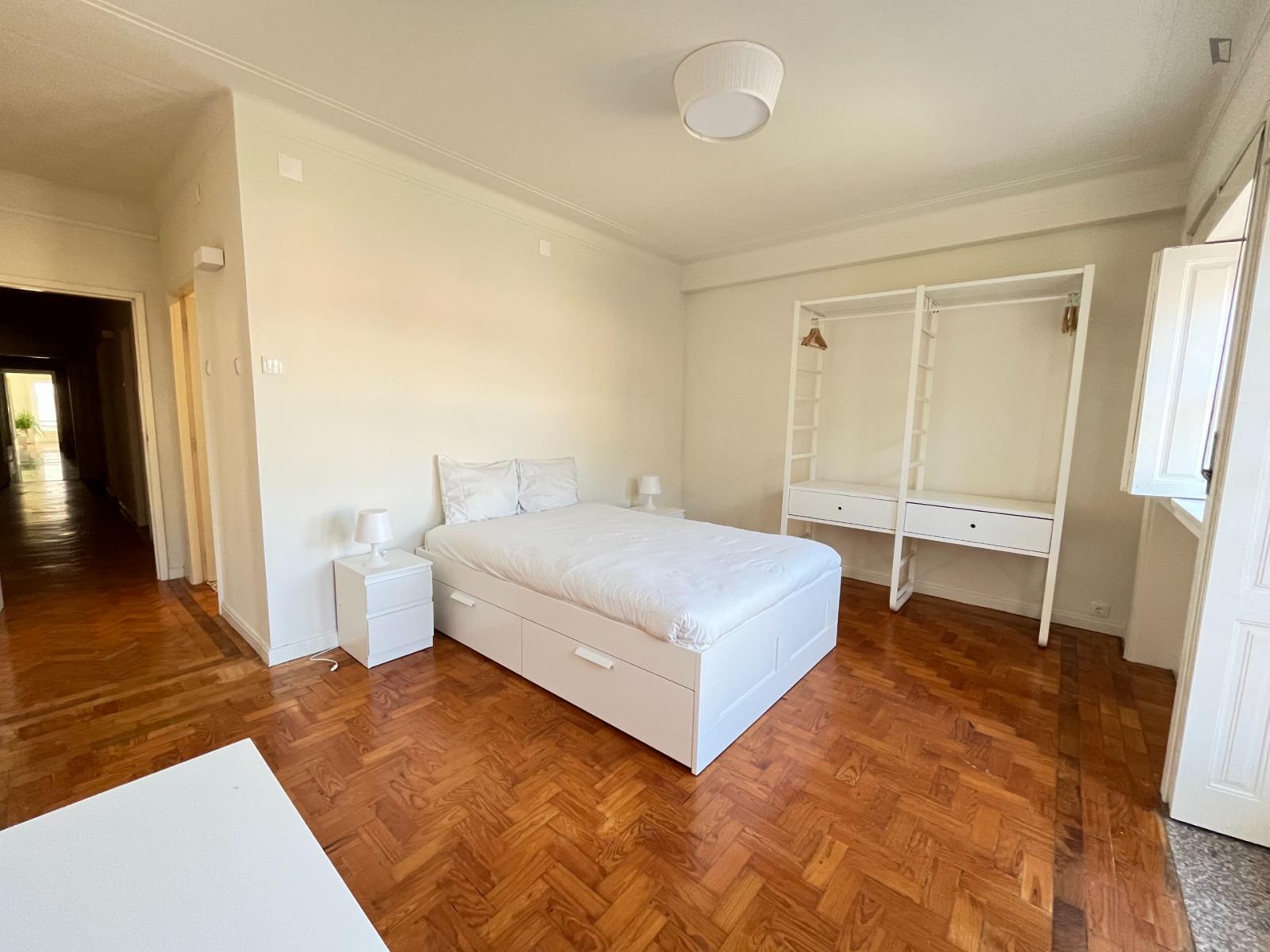  Big Double Ensuite Bedroom Near Casa Da Musica Metro Station  -  Big double ensuite bedroom near Casa da Musica metro station  - Gallery -  1