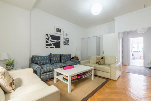 Double bedroom, with balcony, in 4-bedroom house - Gallery - 21