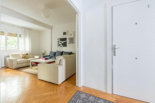 Double bedroom, with balcony, in 4-bedroom house - Gallery - 27