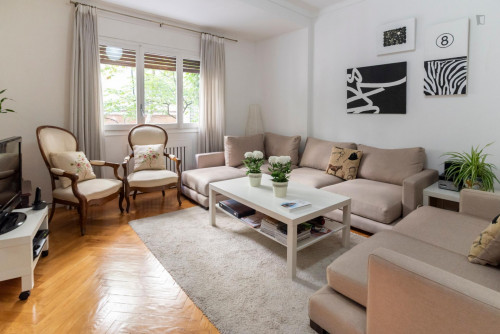 Double bedroom, with balcony, in 4-bedroom house - Gallery - 40
