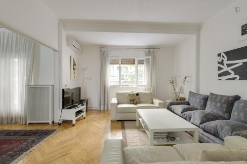 Double bedroom, with balcony, in 4-bedroom house - Gallery - 23