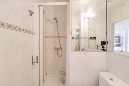 Double bedroom, with balcony, in 4-bedroom house - Gallery - 5