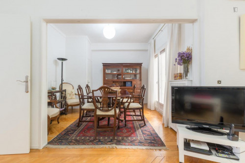 Double bedroom, with balcony, in 4-bedroom house - Gallery - 13