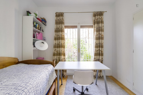Double bedroom, with balcony, in 4-bedroom house - Gallery - 26