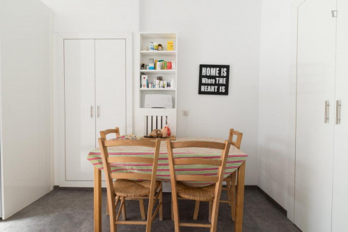 Double bedroom, with balcony, in 4-bedroom house - Gallery - 22
