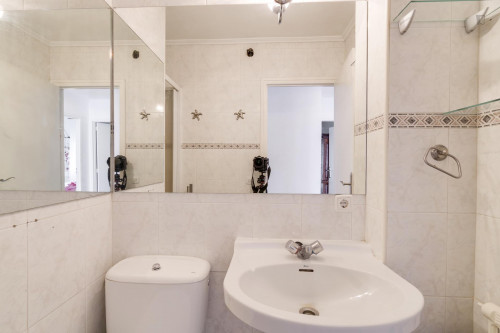 Double bedroom, with balcony, in 4-bedroom house - Gallery - 6
