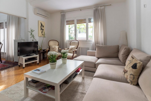 Double bedroom, with balcony, in 4-bedroom house - Gallery - 38